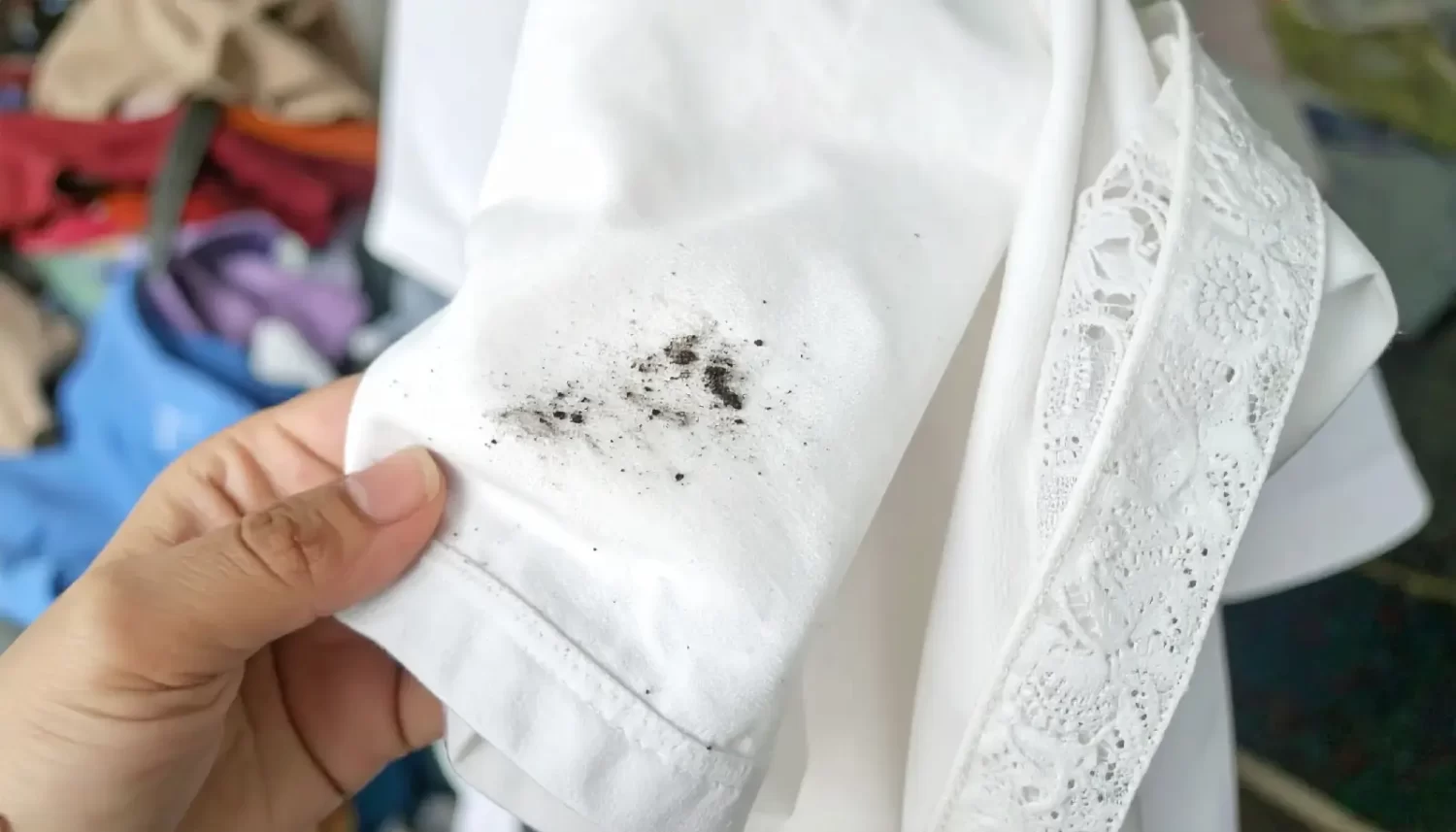 como tirar mofo de roupas